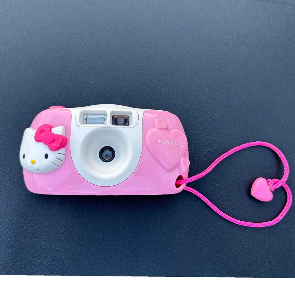 Hello Kitty Sanrio Camera 35 MM‎ Film Pink Heart Strap Cute VTG Collectible